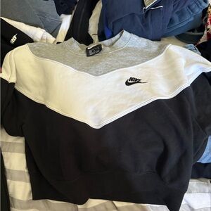 Nike Gray white and black cropped sweater